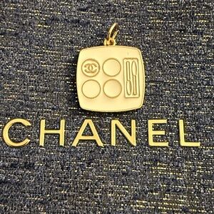 CHANEL ZIPPER PULL | Charm